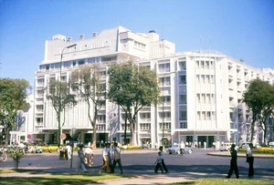 Historic Luxury: Rare Glimpses of American-Influenced Hotels in Saigon Before 1975 - image 3