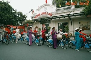 Exploring Hanoi Heritage Through the Elegance of Ao Dai: A Cultural Tourism Journey - image 4