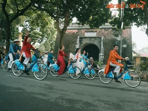 Exploring Hanoi Heritage Through the Elegance of Ao Dai: A Cultural Tourism Journey - image 6
