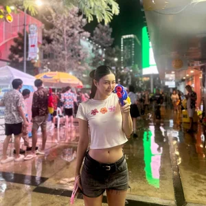 Stunning Festival Fashion: Hottest Outfits from the Thai Water Festival Songkran - image 10