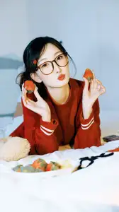 YiTuYu Art Language Vol.8573 zzzzzzz: A Girl's Sweet Relaxed Moment with a Bowl of Fruits - image 22