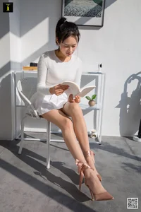 IESS Xiao Xiao Sunbathing Photo Series: A Bright and Elegant Fashion Gallery - image 24