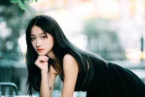 YiTuYu Vol.7186 Yu Er: Captivating Art Language Portrait Series - image 0