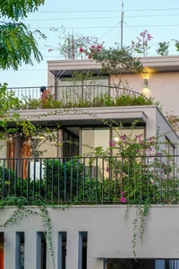 6 Inspiring Modern Townhouse Designs Featuring Lush Indoor Gardens, Natural Light, and Sustainable Biophilic Architecture for a Refreshing Urban Oasis - image 11