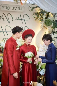 Doãn Hải My’s Mother Stuns at Wedding: Youthful Beauty That Rivals the Bride and Groom - image 8