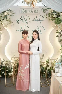Doãn Hải My’s Mother Stuns at Wedding: Youthful Beauty That Rivals the Bride and Groom - image 7