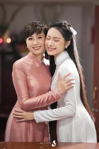 Doãn Hải My’s Mother Stuns at Wedding: Youthful Beauty That Rivals the Bride and Groom - image 4