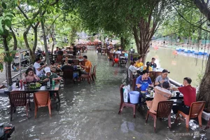 Unique Dining Experience: Discovering the Famous Water Cafe in Ho Chi Minh City - image 1