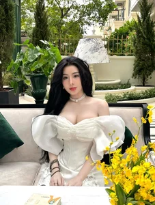 Saigon’s Top Influencer Vo Ngoc Tran Captivates Fans During Stunning China Vacation - image 2