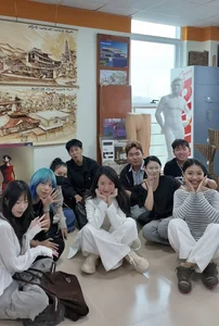 Classroom Elegance: How Midu Maintains Her Radiant Glow While Teaching - image 2