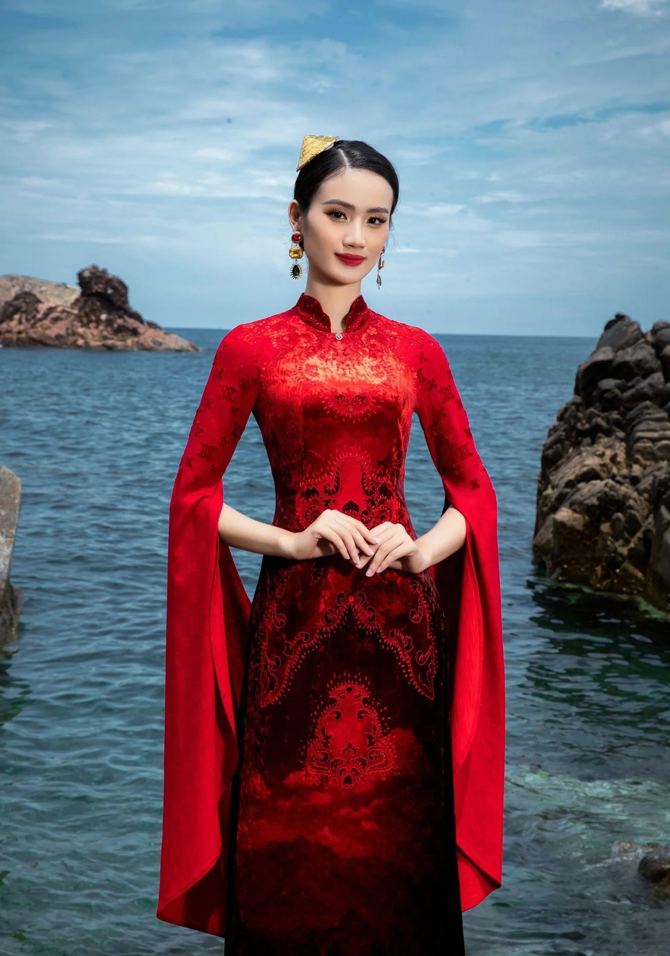 Stunning Top 3 Miss World Vietnam 2023 in Unique Designer Áo Dài: A Fusion of Tradition and Modern Fashion Elegance