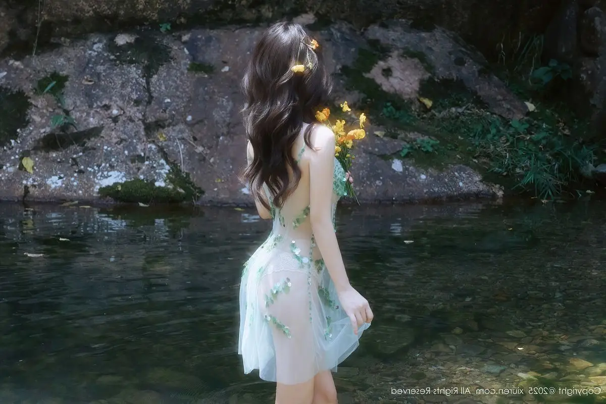 XiuRen No 10756 Enchanting Yin Tian Tian Sunny A Muse Amidst Serene Nature Captivating Beauty
