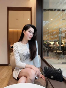 Dang Thu Huyen: The Journey from Volleyball Star to Professional TV MC - image 5