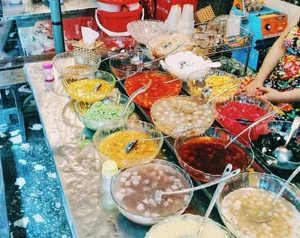 Exploring the Culinary Paradise of Dong Xuan Market: 7 Must-Try Street Food Delicacies in Hanoi - image 1