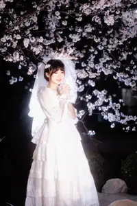 YiTuYu Vol. 8635: Ren Hai Bu's Dreamy White Dress Amidst Blossoms - image 0