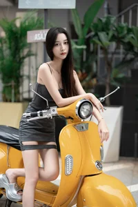 Sophisticated Urban Grace: Yin Zi Er’s Dark Gray Silhouette - image 2