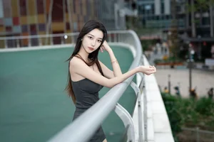 Sophisticated Urban Grace: Yin Zi Er’s Dark Gray Silhouette - image 6