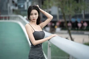 Sophisticated Urban Grace: Yin Zi Er’s Dark Gray Silhouette - image 23