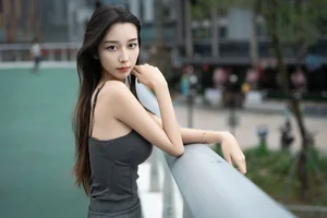 Sophisticated Urban Grace: Yin Zi Er’s Dark Gray Silhouette - image 14