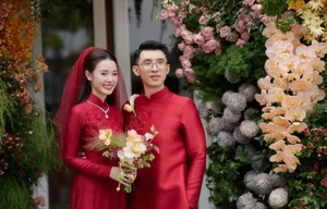 Midu's Elegant Wedding: 39 Custom Ao Dai Sets Worth Nearly 300 Million VND - image 1