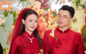 Midu's Elegant Wedding: 39 Custom Ao Dai Sets Worth Nearly 300 Million VND - image 3