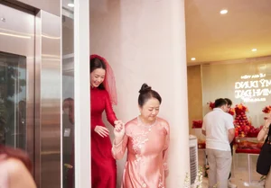 Midu's Elegant Wedding: 39 Custom Ao Dai Sets Worth Nearly 300 Million VND - image 4