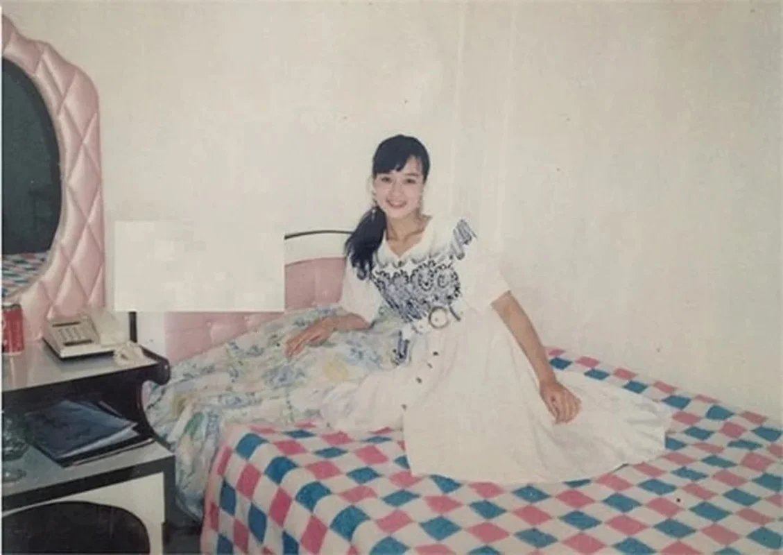 Young Van Dung Classic Beauty Gallery - Nostalgic Portraits of a Vietnamese Icon