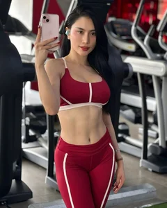 Fitness Inspiration: Achieving the Perfect Athletic Physique Through Dedicated Lower Body Training - image 2