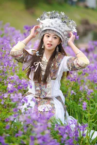 Stunning Portrait Photography of Xiao Yi in YiTuYu Art Language Vol.8863: Elegant Fashion and Artistic Aesthetic Inspiration for Creatives - image 4