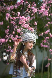 Stunning Portrait Photography of Xiao Yi in YiTuYu Art Language Vol.8863: Elegant Fashion and Artistic Aesthetic Inspiration for Creatives - image 35