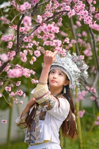 Stunning Portrait Photography of Xiao Yi in YiTuYu Art Language Vol.8863: Elegant Fashion and Artistic Aesthetic Inspiration for Creatives - image 1