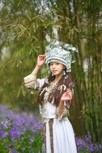 Stunning Portrait Photography of Xiao Yi in YiTuYu Art Language Vol.8863: Elegant Fashion and Artistic Aesthetic Inspiration for Creatives - image 3