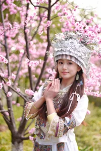 Stunning Portrait Photography of Xiao Yi in YiTuYu Art Language Vol.8863: Elegant Fashion and Artistic Aesthetic Inspiration for Creatives - image 17
