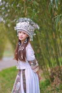 Stunning Portrait Photography of Xiao Yi in YiTuYu Art Language Vol.8863: Elegant Fashion and Artistic Aesthetic Inspiration for Creatives - image 12