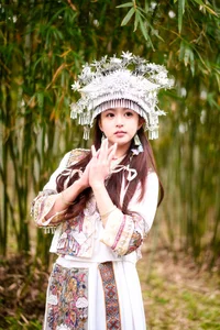 Stunning Portrait Photography of Xiao Yi in YiTuYu Art Language Vol.8863: Elegant Fashion and Artistic Aesthetic Inspiration for Creatives - image 47
