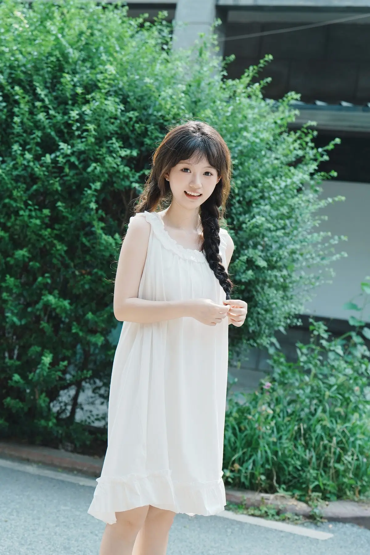 Charming Qi E Luo Bo Guai in YiTuYu Vol.8726: Pure Beauty in an Old Setting
