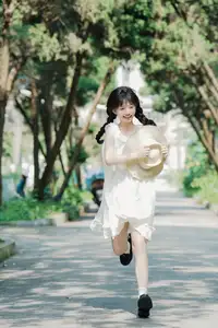 Charming Qi E Luo Bo Guai in YiTuYu Vol.8726: Pure Beauty in an Old Setting - image 11