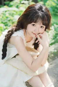 Charming Qi E Luo Bo Guai in YiTuYu Vol.8726: Pure Beauty in an Old Setting - image 7