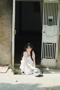 Charming Qi E Luo Bo Guai in YiTuYu Vol.8726: Pure Beauty in an Old Setting - image 8