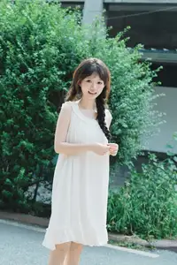 Charming Qi E Luo Bo Guai in YiTuYu Vol.8726: Pure Beauty in an Old Setting - image 0