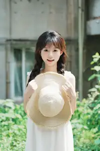 Charming Qi E Luo Bo Guai in YiTuYu Vol.8726: Pure Beauty in an Old Setting - image 16