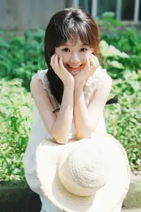 Charming Qi E Luo Bo Guai in YiTuYu Vol.8726: Pure Beauty in an Old Setting - image 12
