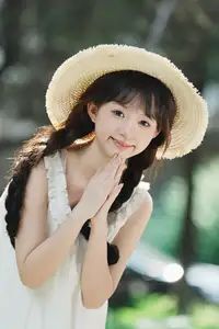 Charming Qi E Luo Bo Guai in YiTuYu Vol.8726: Pure Beauty in an Old Setting - image 5