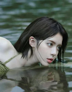 Breathtaking 18-Year-Old Beauty Captivates in Ethereal Nature-Themed Stream Photoshoot - image 6