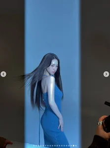 The Mesmerizing Visuals of aespa Karina in a Sleek Bodycon Silhouette - image 4