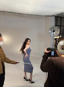 The Mesmerizing Visuals of aespa Karina in a Sleek Bodycon Silhouette - image 3