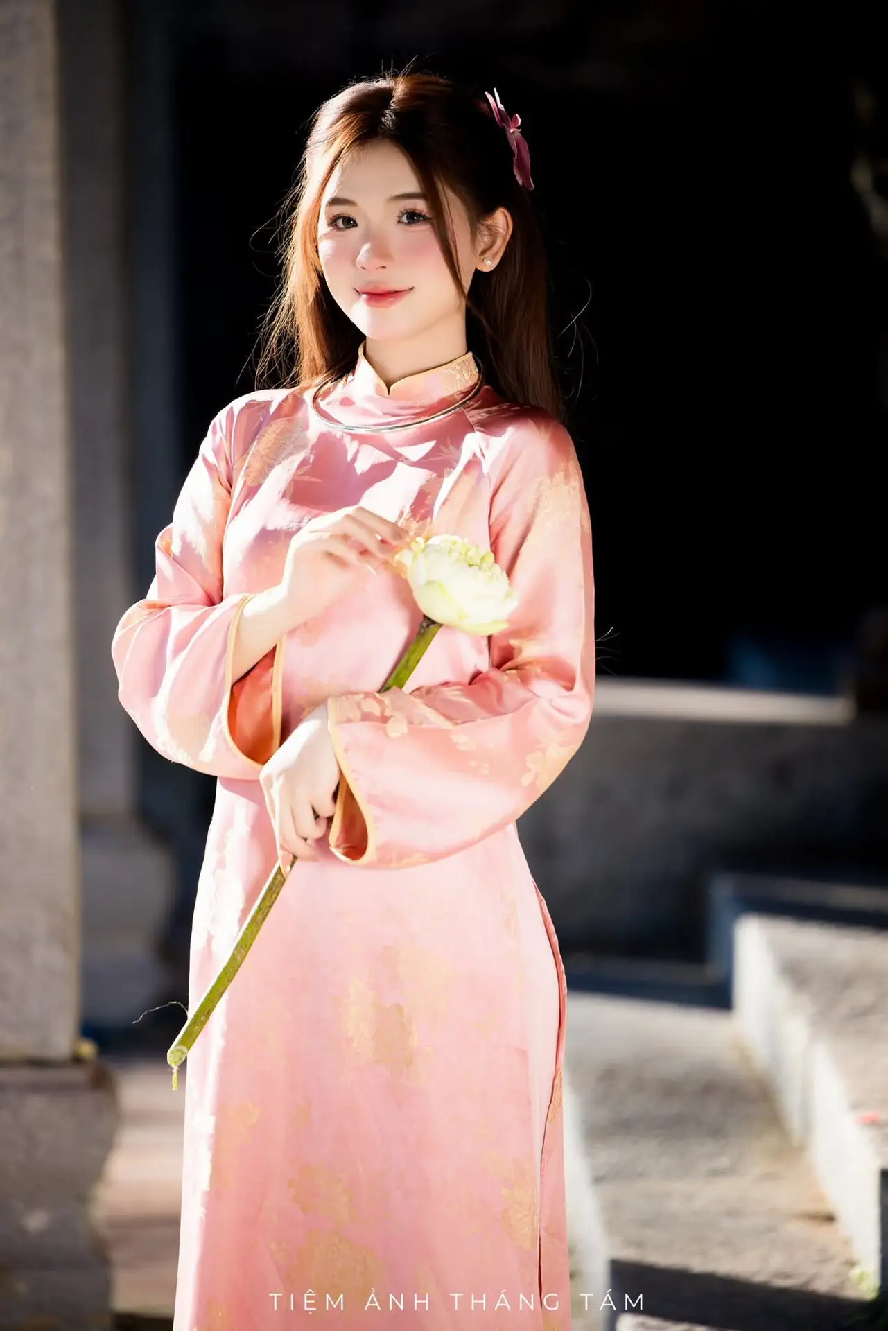 Captivating Serenity: Vietnamese Girl in Pink Ao Dai with Lotus Flowers1730591