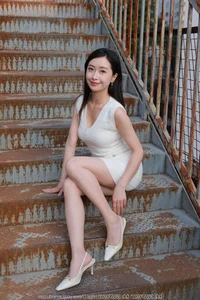 Modern Office Chic: Xiao Jie in the IESS SXJ No.2012 Fashion Collection - image 6