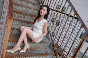 Modern Office Chic: Xiao Jie in the IESS SXJ No.2012 Fashion Collection - image 4