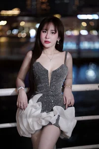 Billiards Goddess Captivates Fans with Luxurious Photoshoot by the Scenic Saigon River - image 1
